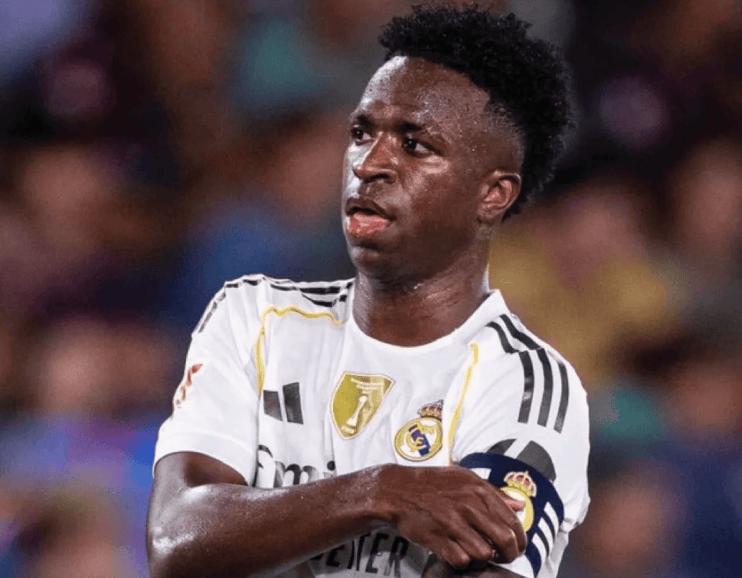 皇马危机爆发！曝熊皇下场后又冲阿隆索发脾气 批2队友不给他传球