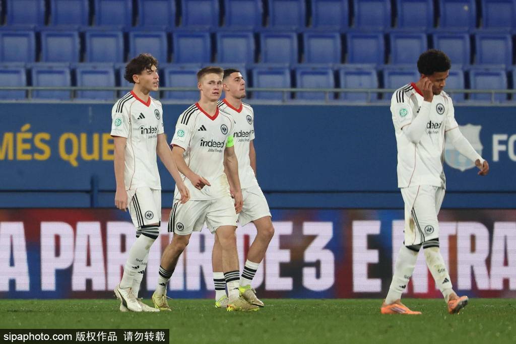 巴萨2025年西甲联赛火力全开:36场比赛打进100球的秘密